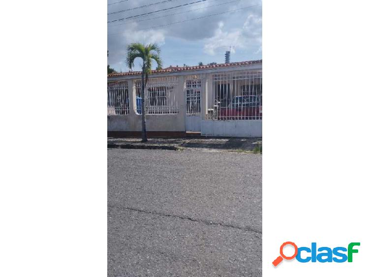 Ofrezco en venta amplia casa en Morro II, San Diego,