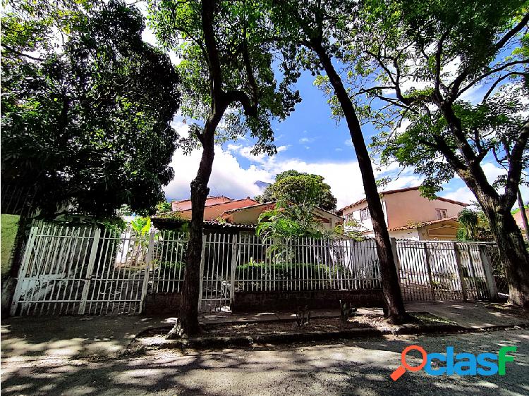 CASA/TERRENO EN VENTA EN LA FLORESTA 700m2 5h+s/2b+s/2p