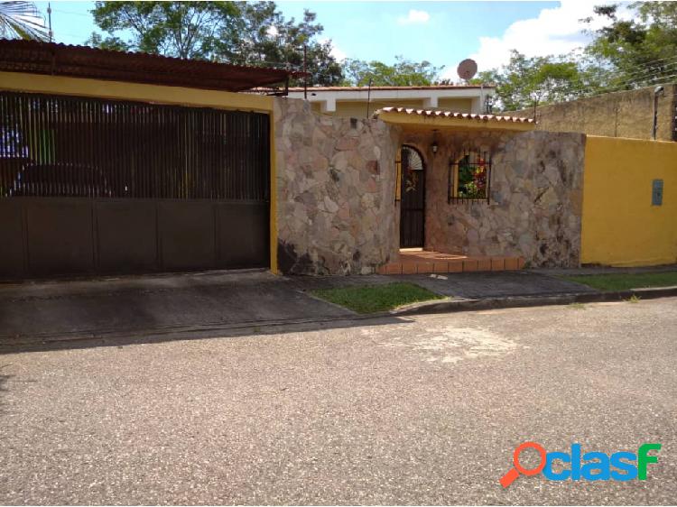 Oportunidad a remodelar Casa Colinas de Guataparo