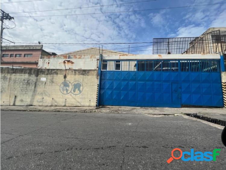 Se vende Galpón 1800m2. La Yaguara.