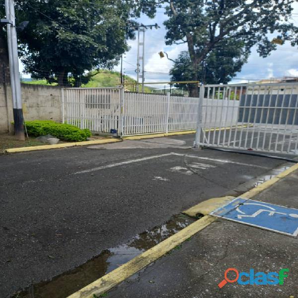 Oportunidad apartamento con terreno adicional