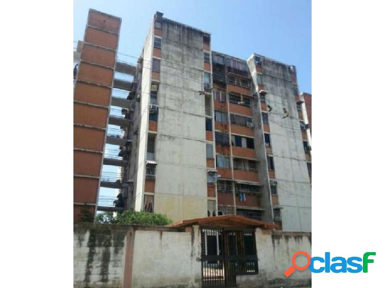 En Venta apartamento en Parque Valencia - Res. El Samán