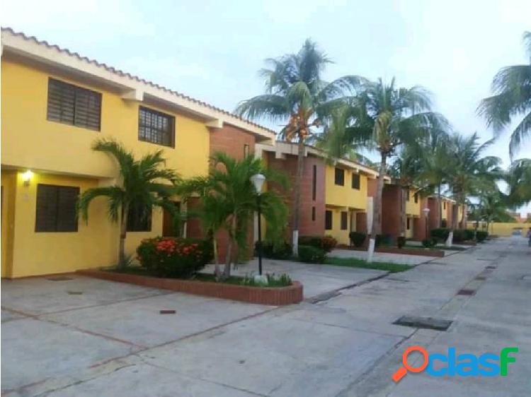 Se vende Townhouse en Ciudad Flamingo - Chichiriviche