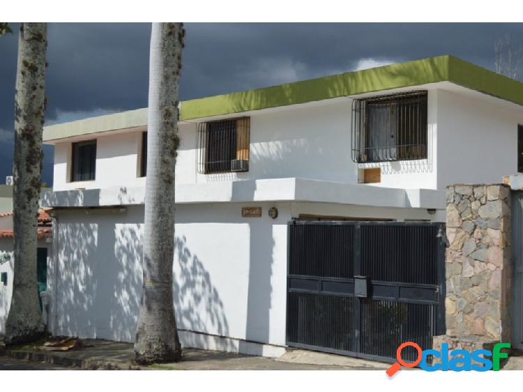 Se vende casa 325m2 5h/5b/3p Los Pomelos