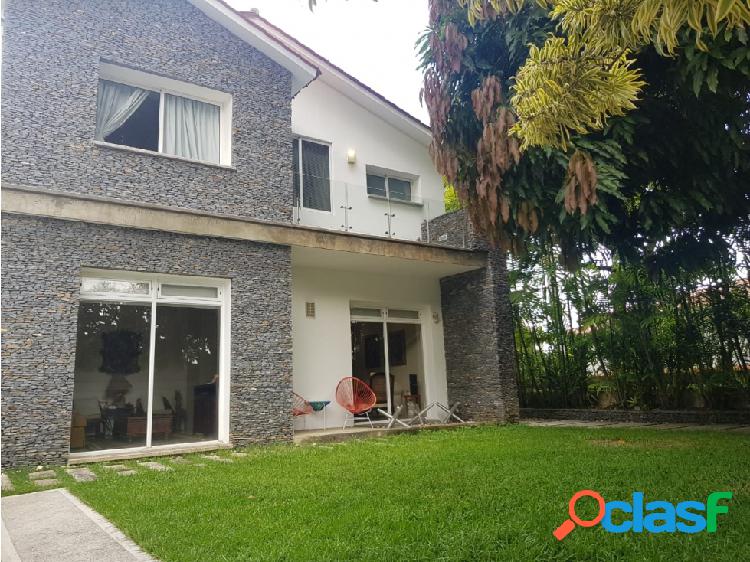 Casa en Venta en Altamira con Piscina 556m2 T/300 Const.