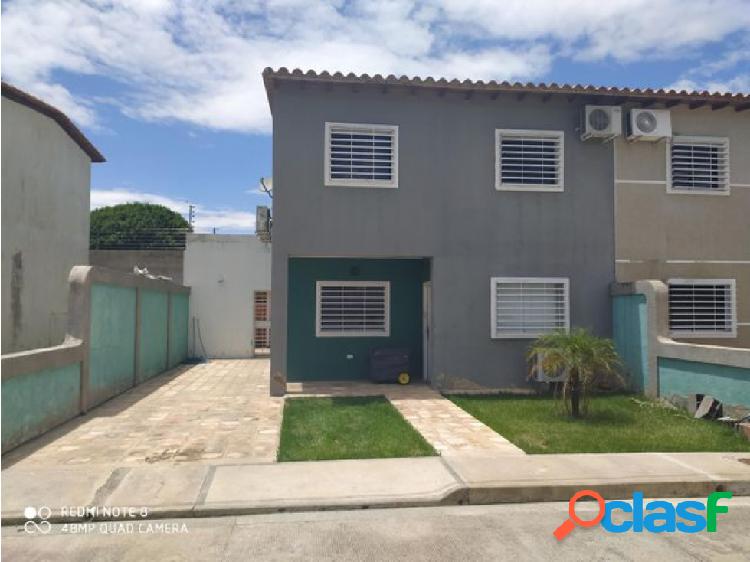 Rent-House Ofrece Hermosa y amplia casa de 2 Niveles 22-6223