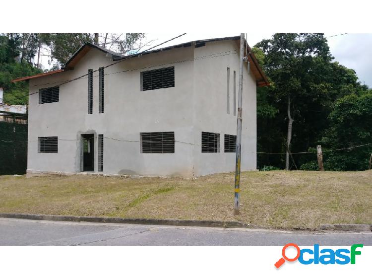 Vendo casa 210mts2 3h/3b/6pe Colinas de Carrizal 9119