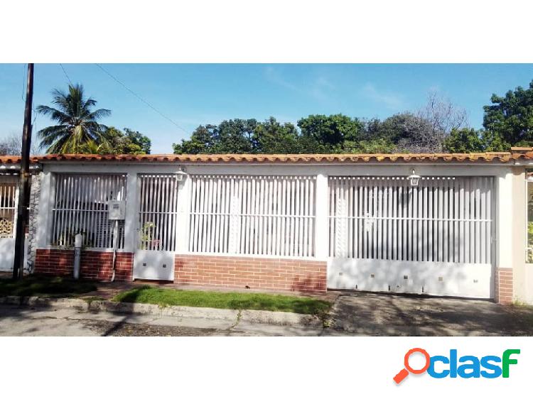 En Venta Casa Quinta Urb. Los Overos, Turmero