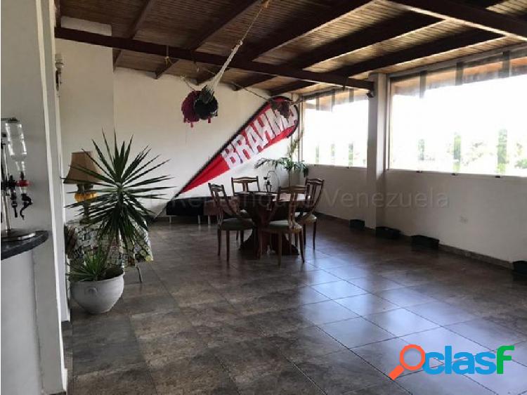 Rent-House Ofrece Amplio Pent House en la Chucho Briceño
