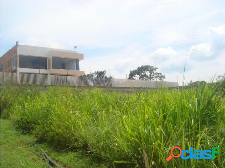 Rent-House Ofrece Hermoso terreno con vista a Barquisimeto