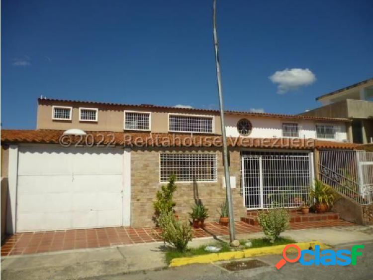 VENTA DE QUINTA EN LA ROSALEDA 23-18790 YOLMAR M