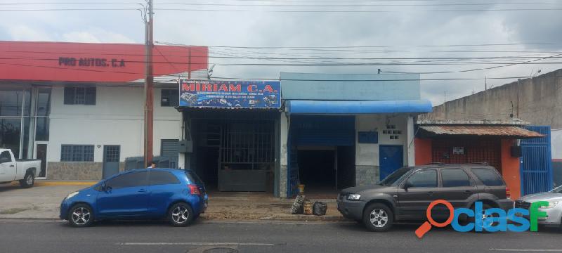 Local comercial a pie de calle. Av. Constitución. Maracay.