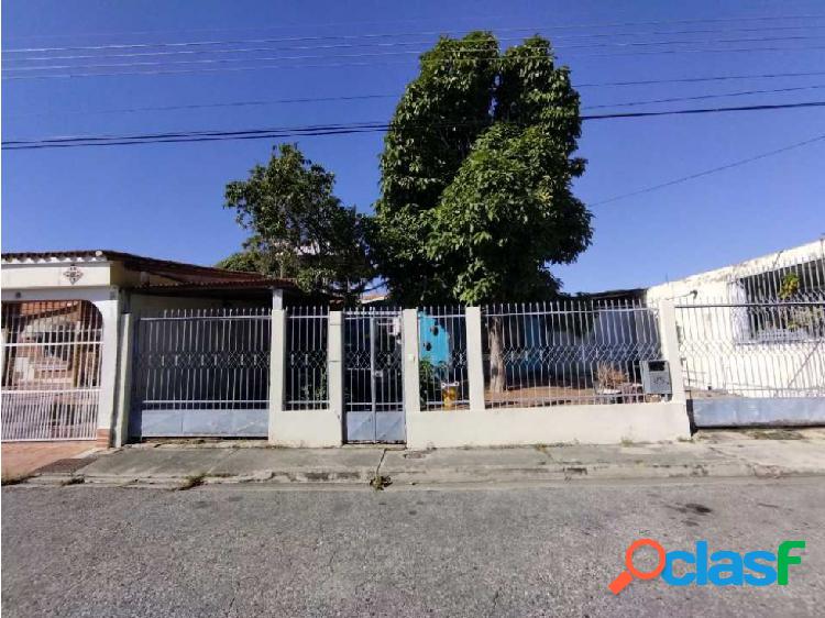 Casa en venta en Paraparal. OM- 6232534