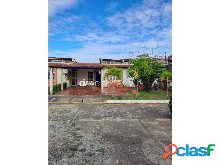 Se vende casa en la Urbanización Palma Real, Conjunto