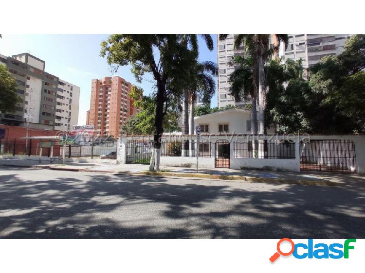 // Casa en Venta Este Barquisimeto URb. Santa Elena 23-7831