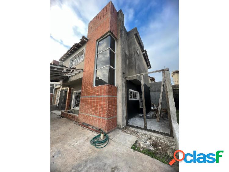 SE VENDE TOWN HOUSE AMOBLADO, EN VILLAS EL SAMAN