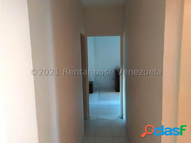 Venta de Apartamento Terrazas del Este #23-963 Karen Burgos