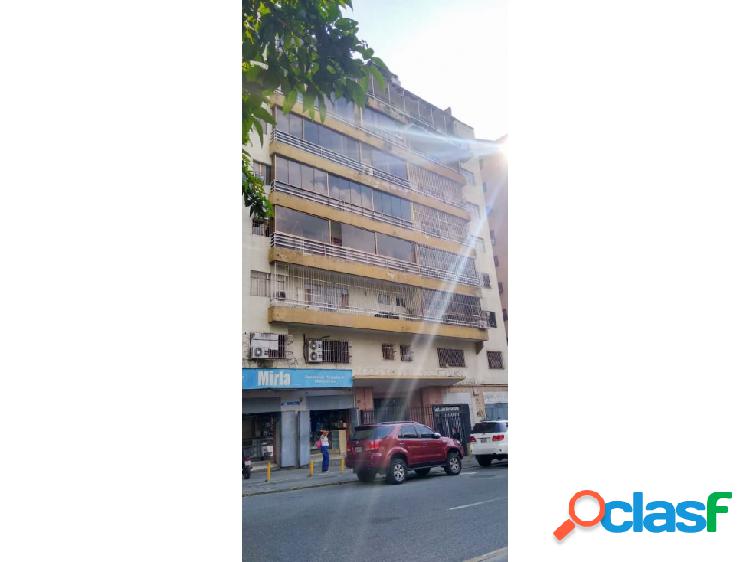 Apartamento en Res San Bernardino, Caracas - 89 M² -