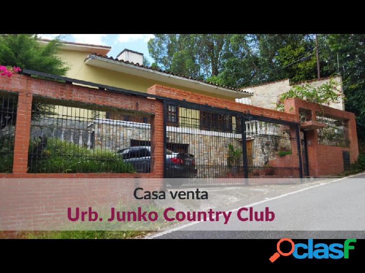 Bella casa en El Junko Country Club