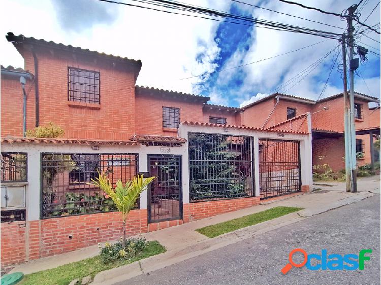 Casa en venta de dos niveles en Llano Alto Urb Monterey