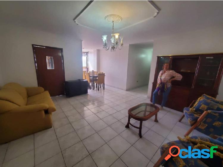 SE VENDE APARTAMENTO En EDIF FEMA EN Av.BICENTENARIO