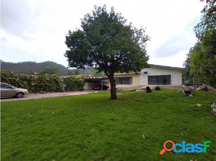 Vendo casa con Jardin Amplio en El Limon, Maracay