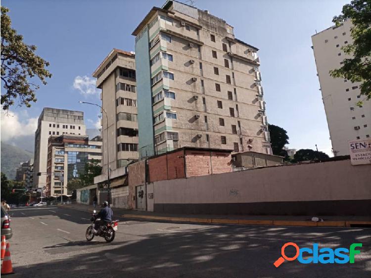 Se vende hotel 1100m2 Los Caobos 1313