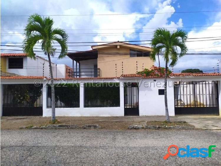 CASA EN VENTA EN EL ESTE DE BARQUISIMETO, 23-12140