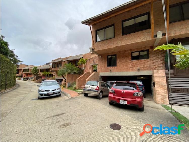 Se vende Townhouse 286m2. 3H+S/4B+S/4P. El Hatillo.