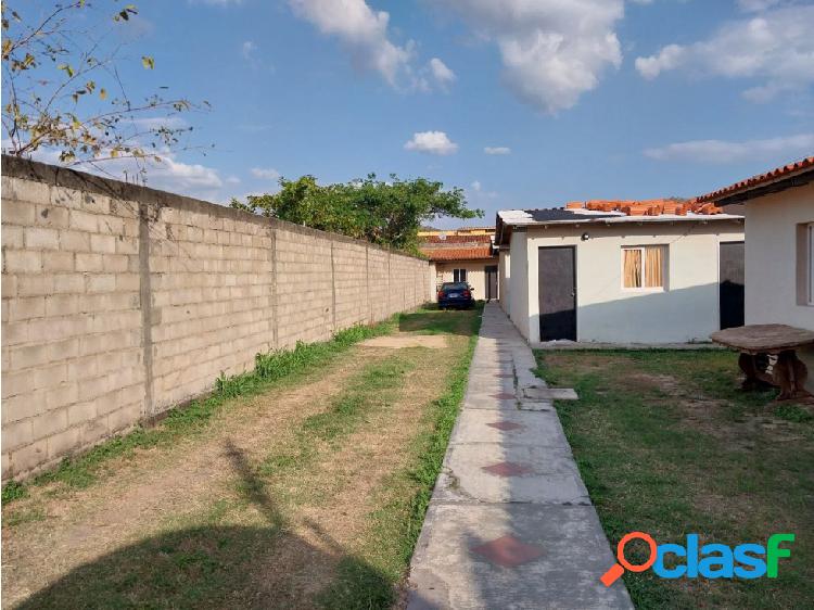 Terreno con bien hechuría en San Diego - 1000 M² - FOT-339