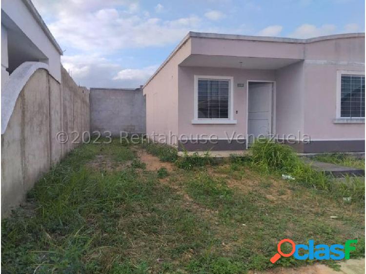 casa en venta urb. Roca del Norte Barquisimeto 22-17187