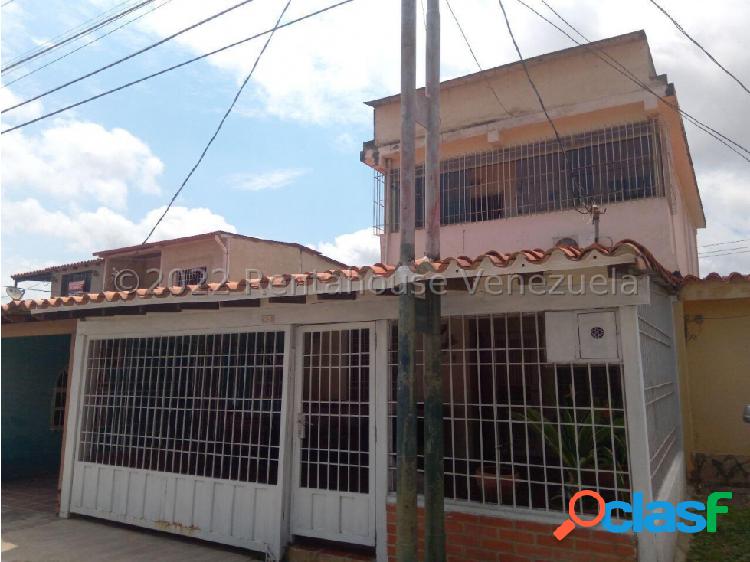 VENTA DE CASA 2 PLANTAS CABUDARE 23--8561 YOLMAR M