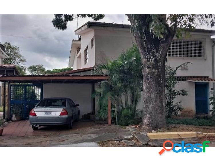 Venta casa 250m2 5h/4b/2p Santa. Cecilia 0819