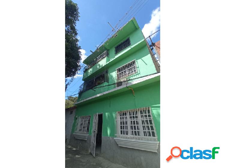 Casa 3 niveles en venta. Barrio Colón. Naguanagua. C125