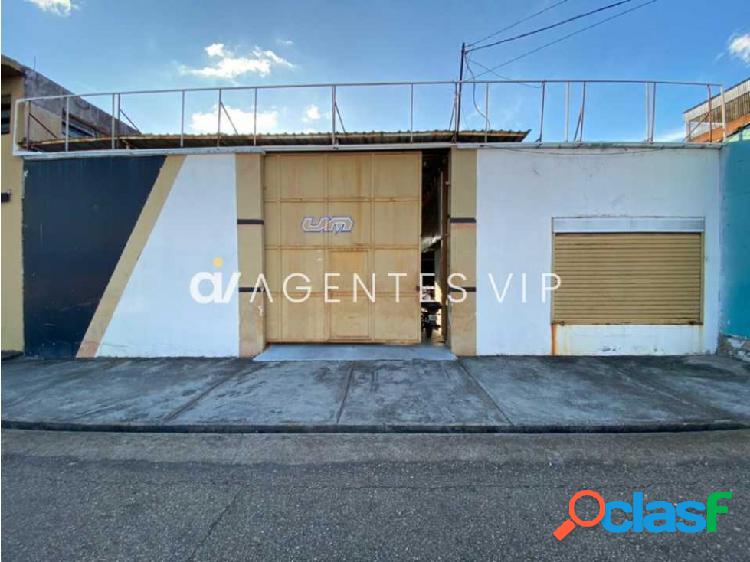 En venta Galpon en la Av. Rojas sector centro.