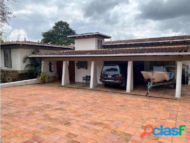 Se vende casa en La Lagunita 2000m² - 4h+2s/3.5b+s/12pe