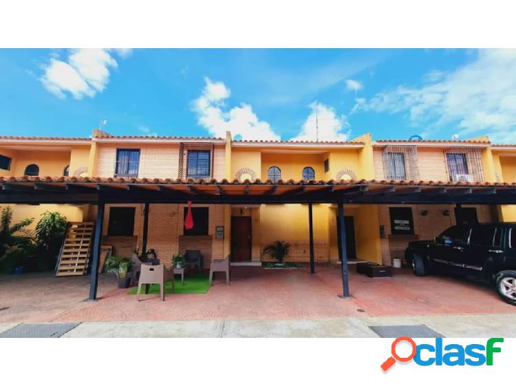 Townhouse en Urb. Rincón - Mañongo, Res. Villas Iñaki