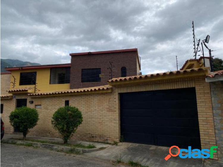 CASA EN EL MARQUES EN VENTA (REMODELADA)