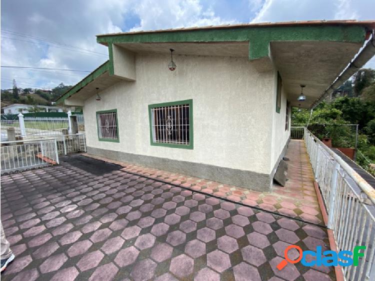 Se vende casa en El Junquito (Km 23) 1000m² - 4h/5b/4pe