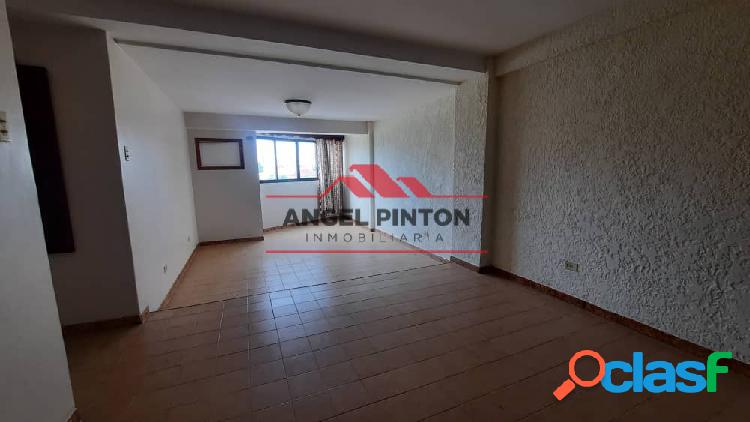 APARTAMENTO EN ALQUILER SANTA RITA MARACAIBO API 1111