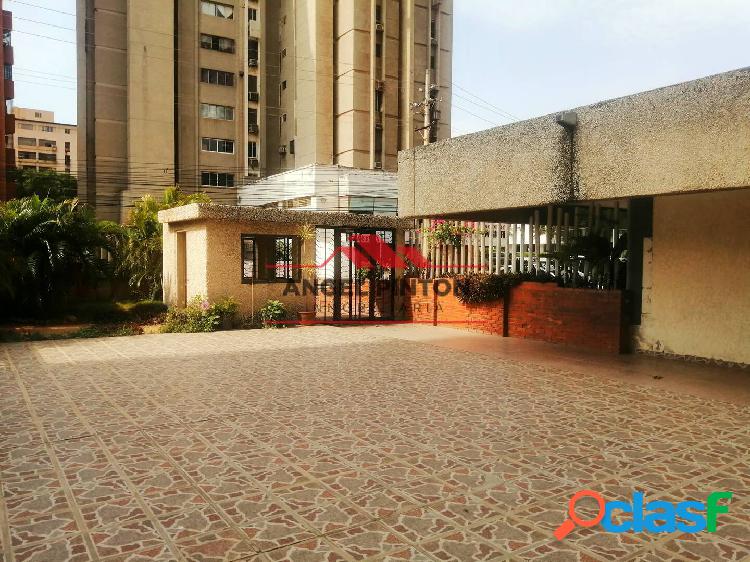 APARTAMENTO VENTA AV SANTA RITA MARACAIBO API 4156