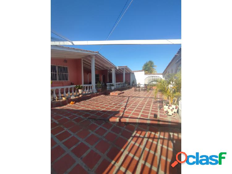 Casa en Malabar, Paraparal, Los Guayos - 525M² - FOC-1587