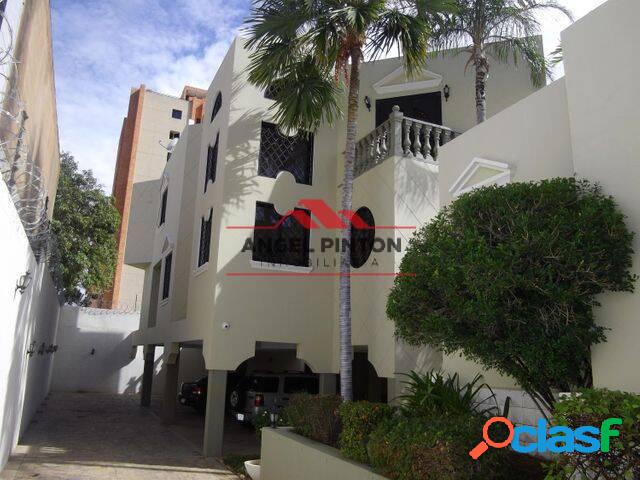 VILLA CERRADA EN VENTA EN INDIO MARA MARACAIBO API 4068