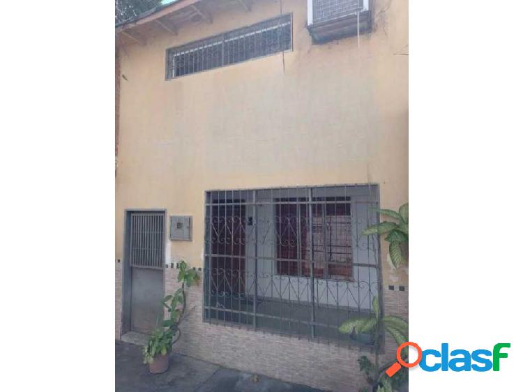 CASA DUPLEX EN VENTA URB SUCRE CENTRO