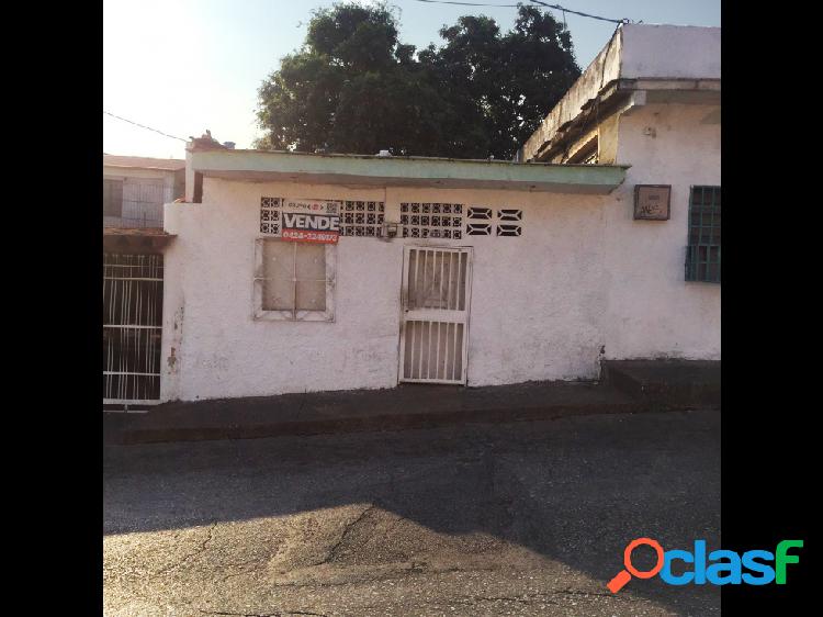 Casa a la Venta en la Calle Mellado de San Juan de los