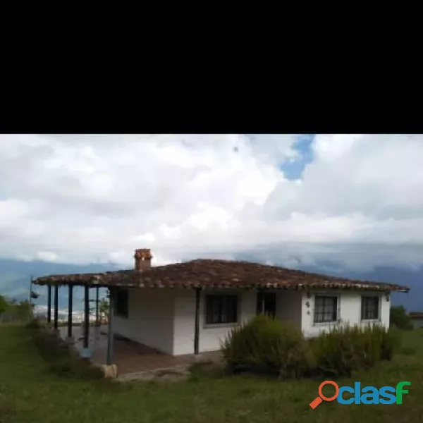 Casa colonial con terreno de 3000m2 cultivable,con 2 chalet