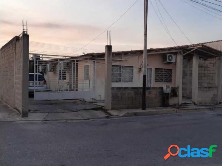 Casa en Montaña Fresca, Maracay Aragua.