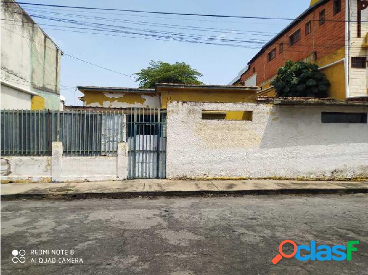 Casa vieja o terreno en av 10 de Diciembre, Maracay