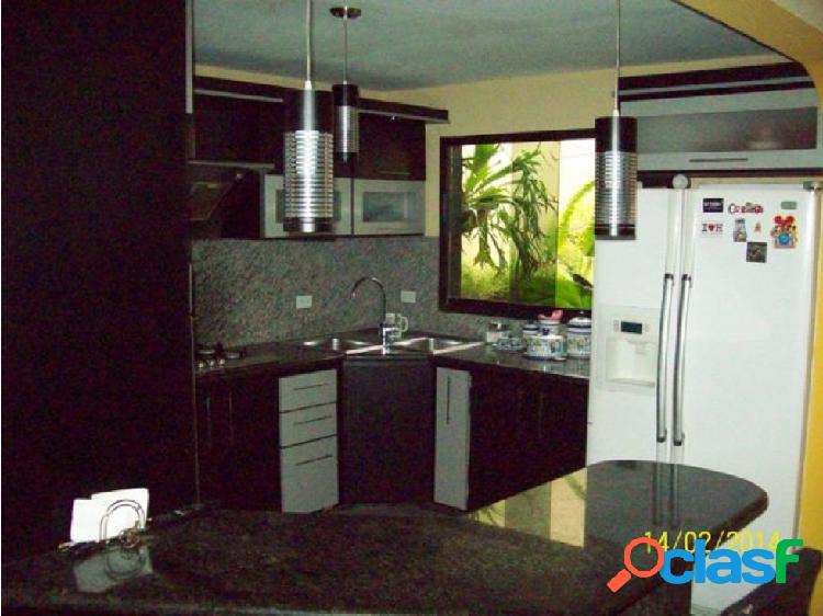 Rent-House Ofrece Fabulosa Casa en Venta 22-6235