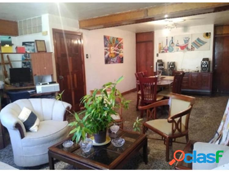 Venta de acogedor apartamento en el 23 de Enero, sector Agua